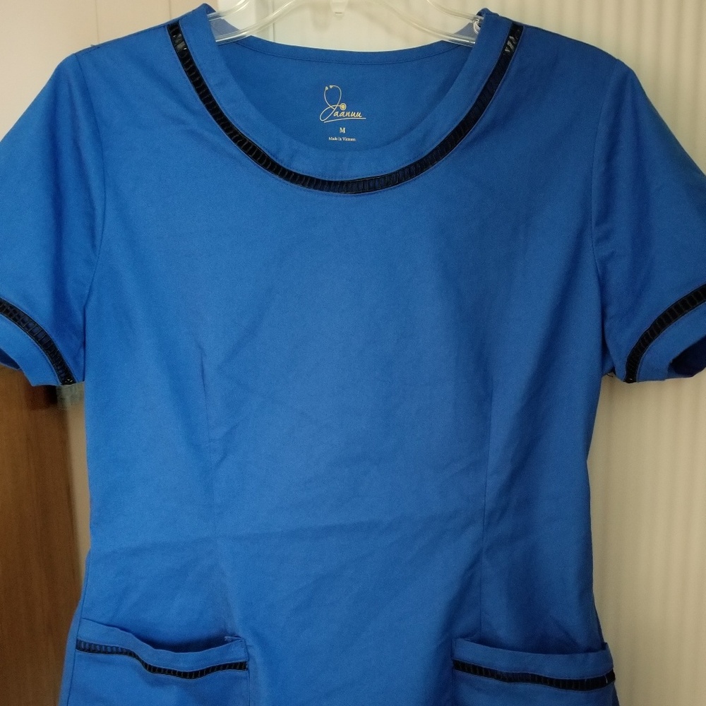 Jaanuu scrubs